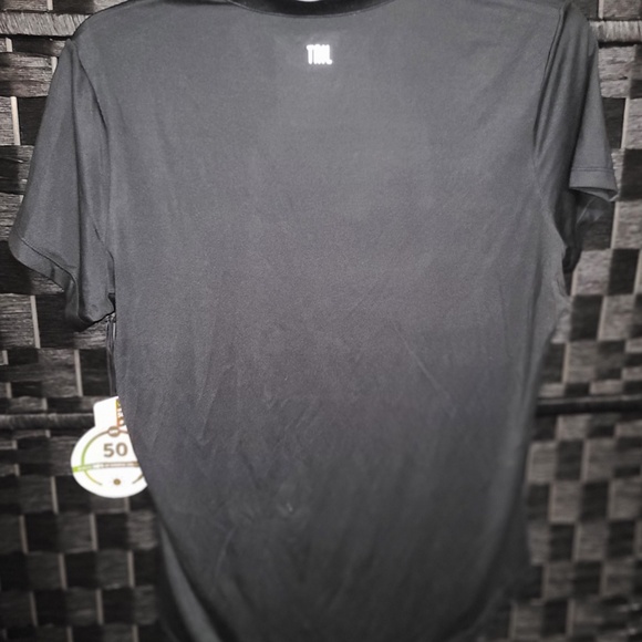 Tail activewear shirt sleeve black and white size M nwt UPF 50 shirt - Picture 6 of 6